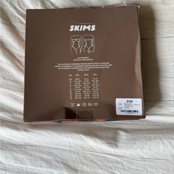 SKIMS SHAPEWEAR SEAMLESS SCULPT STRAPLESS THONG BODYSUIT BEIGE S - Picture 2 of 5